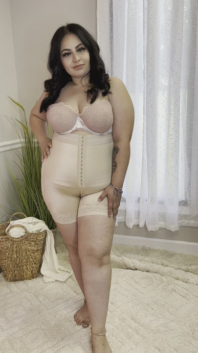 Model wearing Strapless Shorts Faja from EmShapewear  in size Large